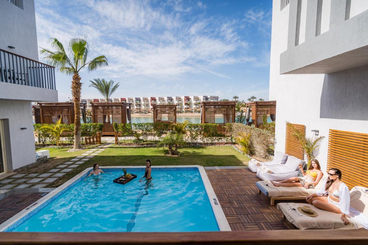 Sunrise Crystal Bay Resort -Grand Select (Adults Only) Hurghada Exterior foto The swimming pool at the hotel