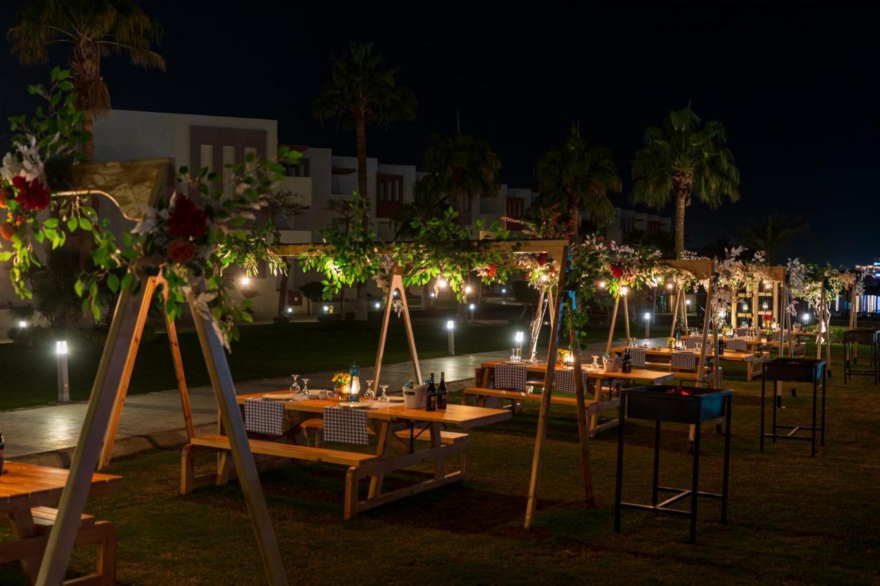 Sunrise Crystal Bay Resort -Grand Select (Adults Only) Hurghada Exterior foto The Village