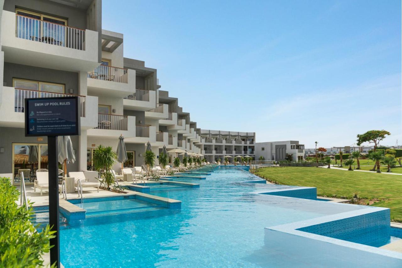 Sunrise Crystal Bay Resort -Grand Select (Adults Only) Hurghada Exterior foto The swimming pool at the resort