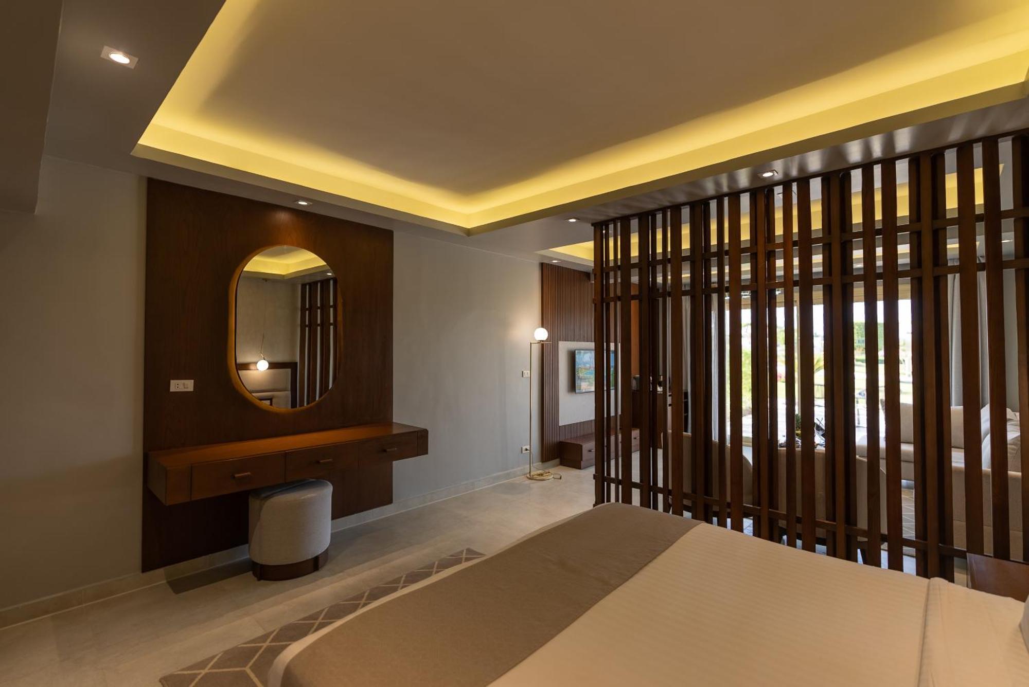 Sunrise Crystal Bay Resort -Grand Select (Adults Only) Hurghada Exterior foto A bedroom at the hotel