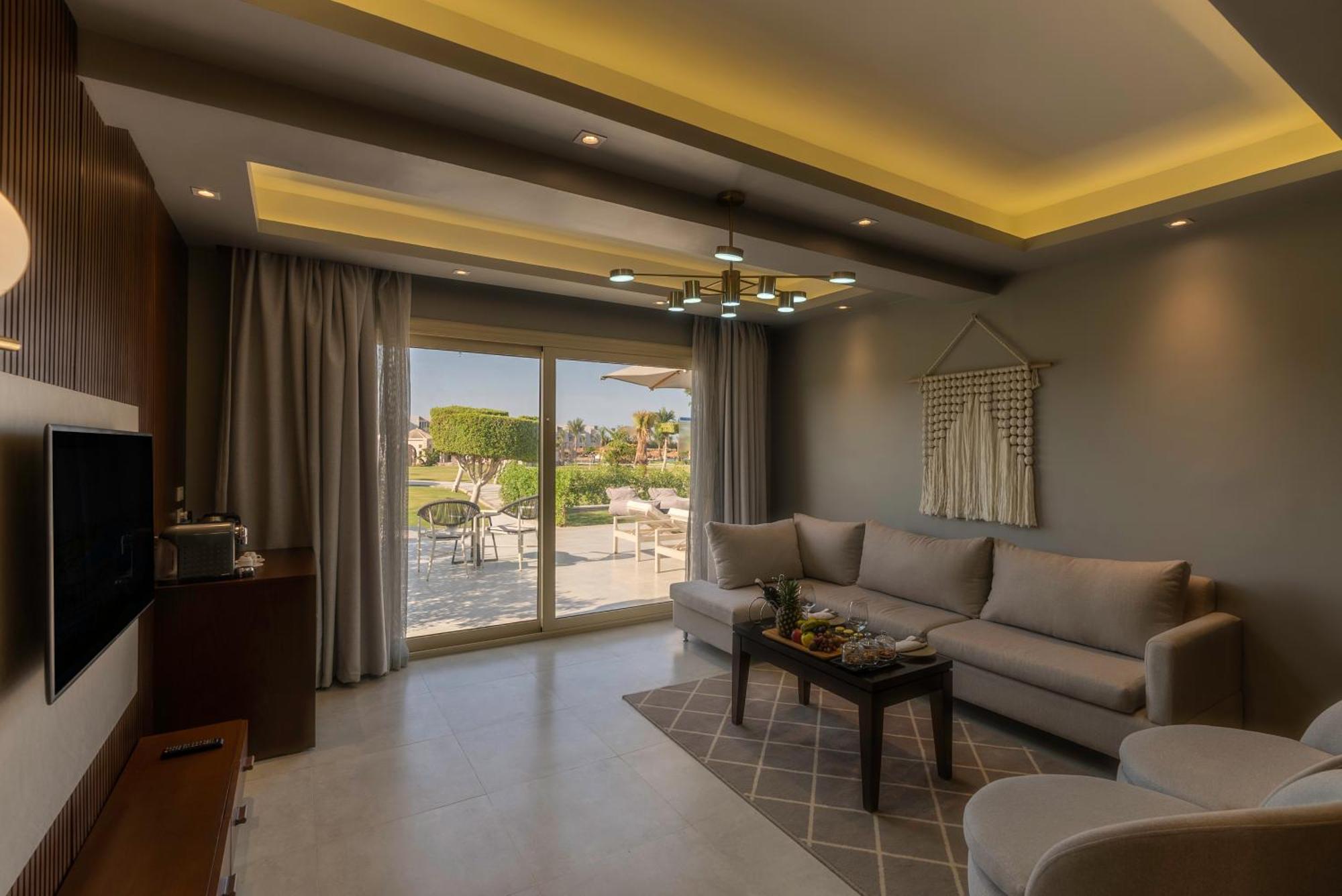 Sunrise Crystal Bay Resort -Grand Select (Adults Only) Hurghada Exterior foto A living room in a hotel