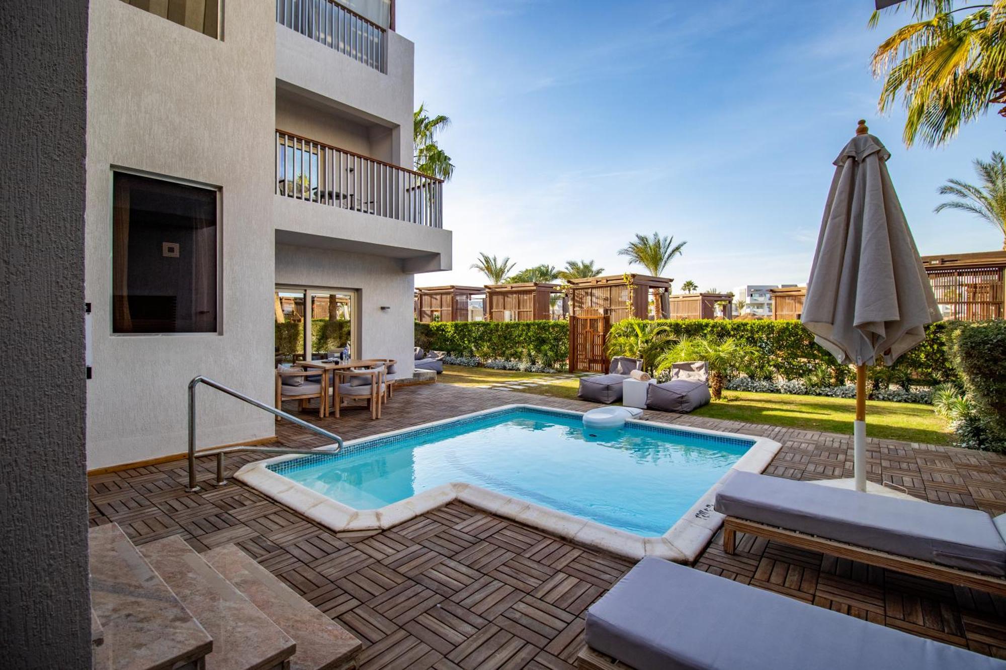Sunrise Crystal Bay Resort -Grand Select (Adults Only) Hurghada Exterior foto Private pool at the hotel