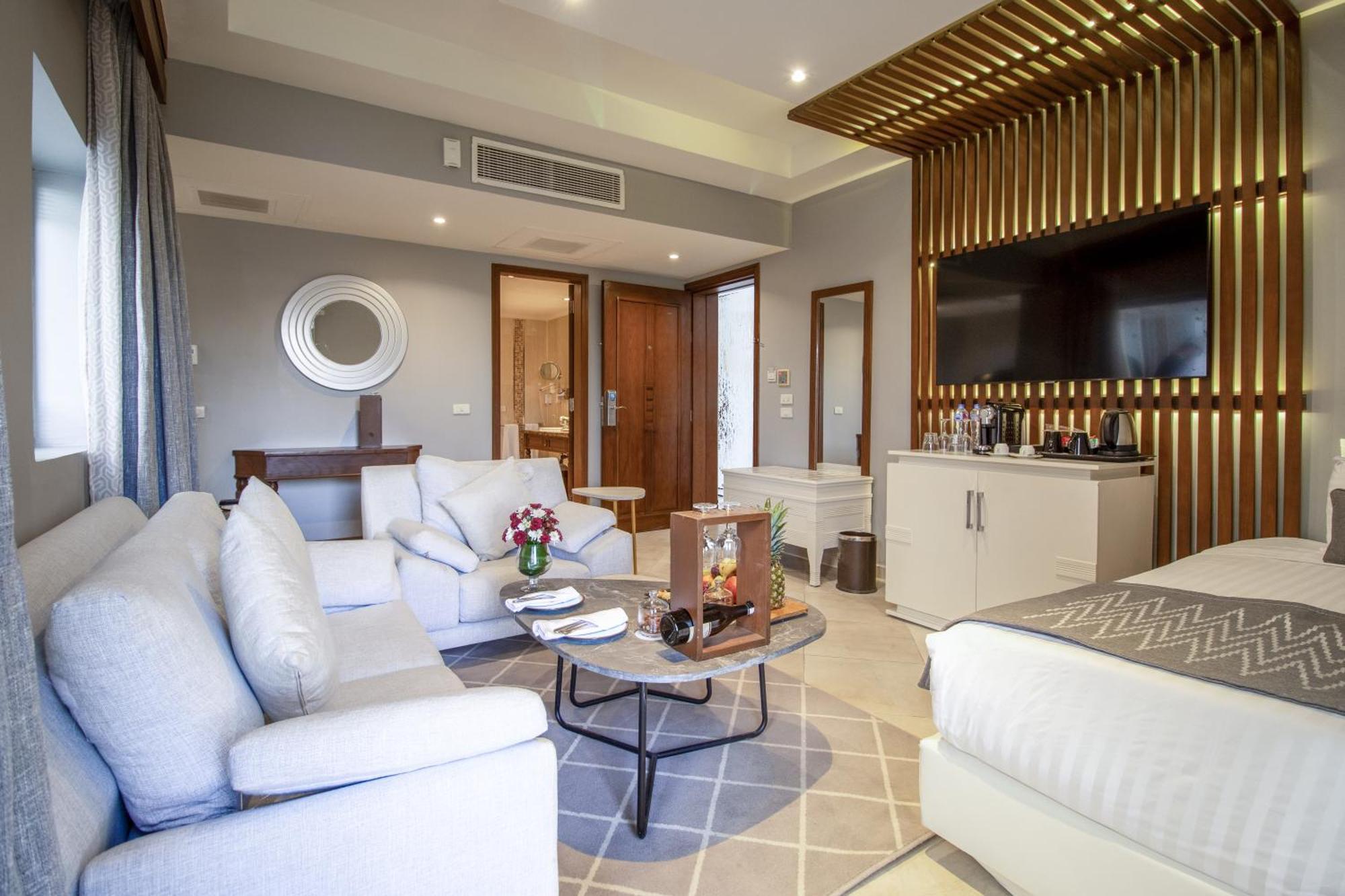 Sunrise Crystal Bay Resort -Grand Select (Adults Only) Hurghada Exterior foto Suite at the hotel