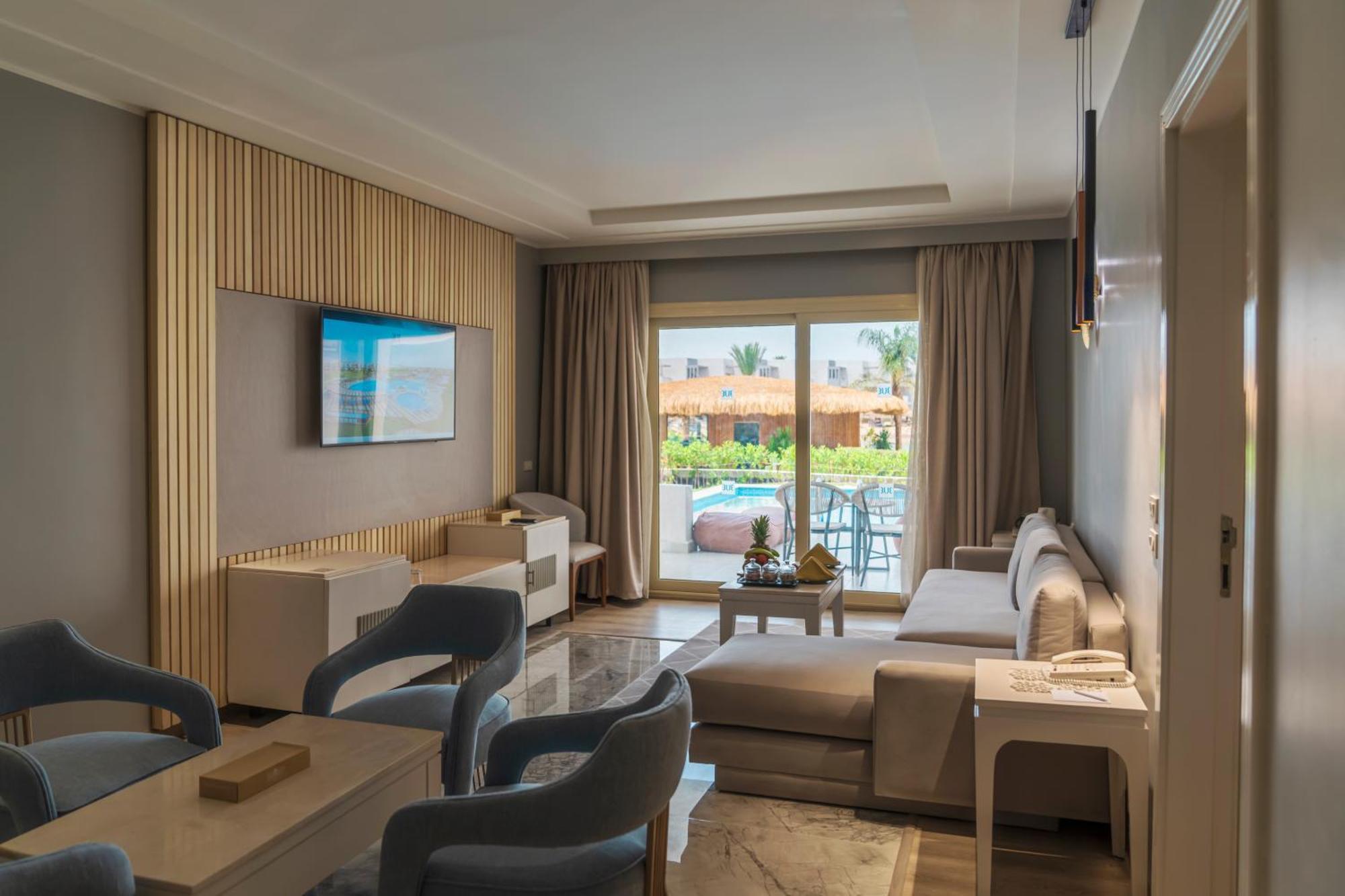 Sunrise Crystal Bay Resort -Grand Select (Adults Only) Hurghada Exterior foto A suite at the Hilton Sharm El Sheikh Resort