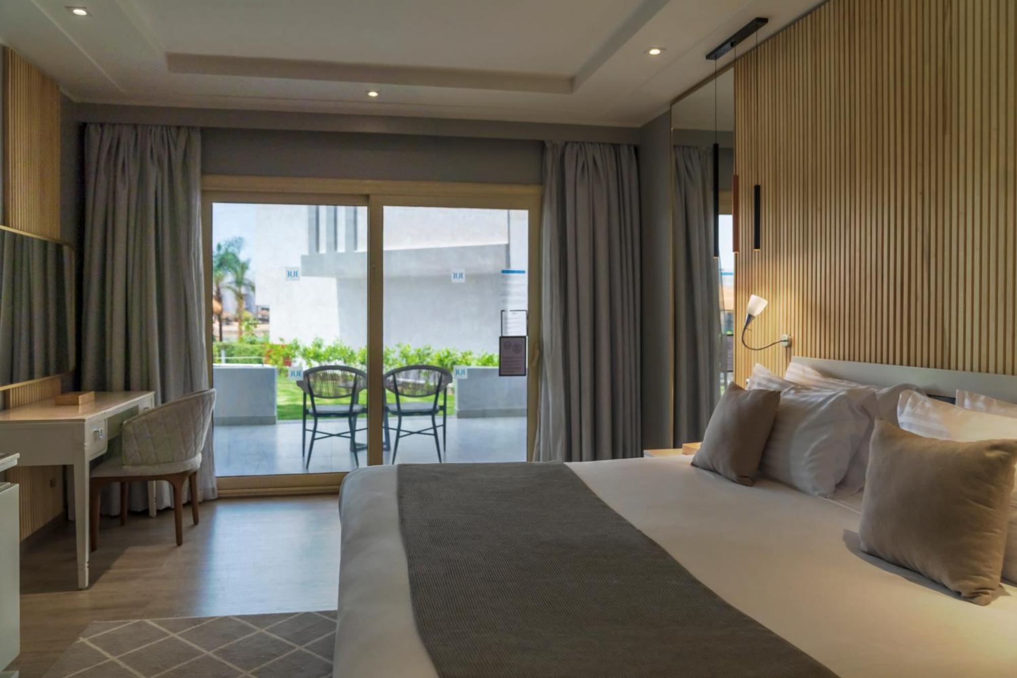 Sunrise Crystal Bay Resort -Grand Select (Adults Only) Hurghada Exterior foto A room at the hotel