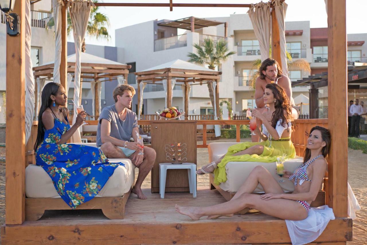 Sunrise Crystal Bay Resort -Grand Select (Adults Only) Hurghada Exterior foto The beach club at the Hard Rock Hotel